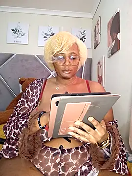 Snapshot of CocoBootyyy chatting on 11, 9, 2025 CocoBootyyy online show from 11, 9, 2025