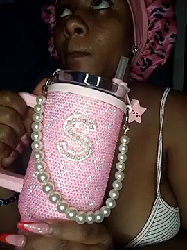 Snapshot of CocoBootyyy chatting on 3, 12, 2025 CocoBootyyy online show from 3, 12, 2025