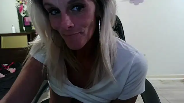 vixendoll87 online show from 25, 7, 2026
