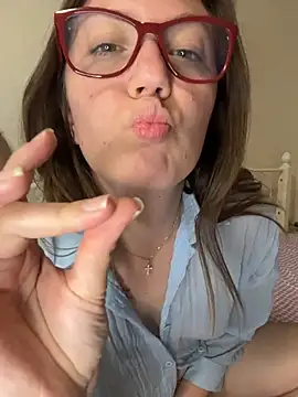 Snapshot of BeatriceTender chatting on 18, 5, 2026 BeatriceTender online show from 18, 5, 2026