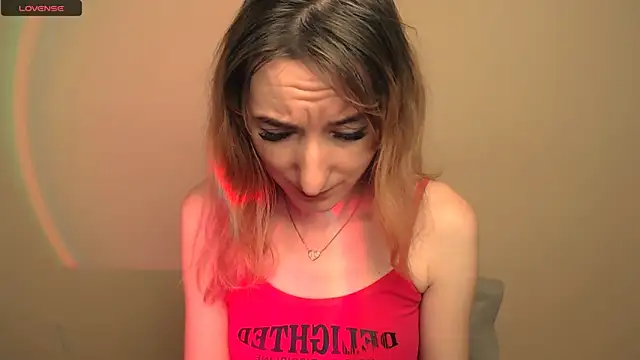 Snapshot of AmandaSell chatting on 21, 12, 2025 AmandaSell online show from 21, 12, 2025