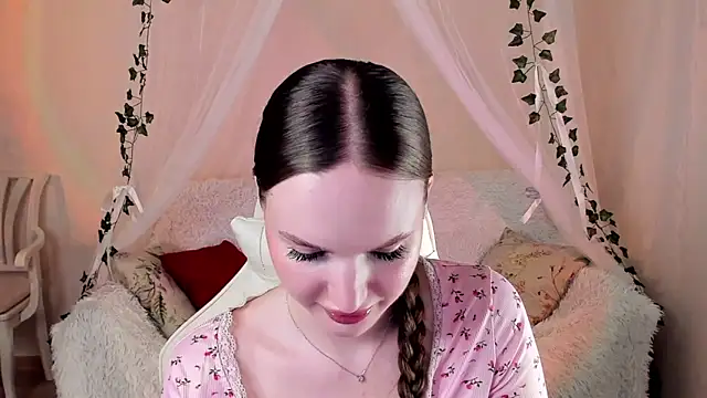 Snapshot of MishkaMe chatting on 20, 11, 2025 MishkaMe online show from 20, 11, 2025