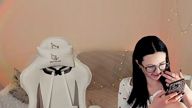 Snapshot of MishkaMe chatting on 4, 12, 2025 MishkaMe online show from 4, 12, 2025