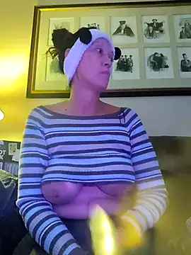 Snapshot of TheDime chatting on 8, 1, 2026 TheDime online show from 8, 1, 2026