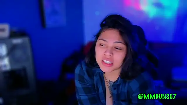 Snapshot of miacanela_xo chatting on 28, 10, 2025 miacanela xo online show from 28, 10, 2025