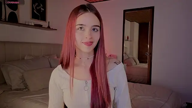 Snapshot of Roxxy_mora chatting on 19, 11, 2025 Roxxy mora online show from 19, 11, 2025