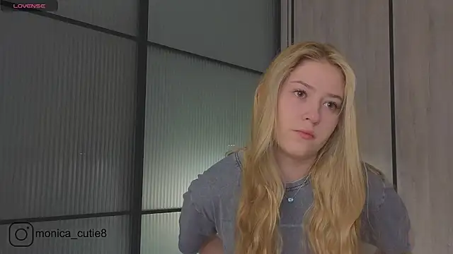 Monikacutie online show from 12, 3, 2025