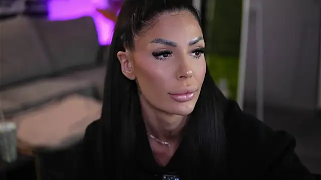 Snapshot of RaquelleVon chatting on 10, 4, 2026 RaquelleVon online show from 10, 4, 2026