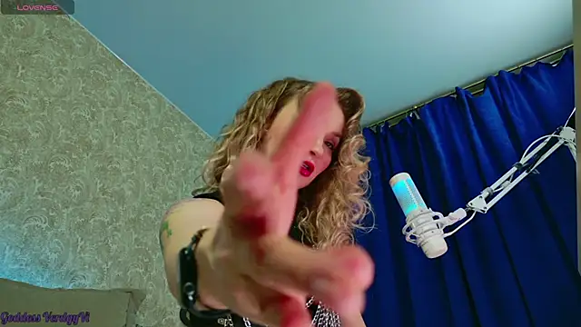 Snapshot of VerdgyMiller chatting on 14, 12, 2025 VerdgyMiller online show from 14, 12, 2025