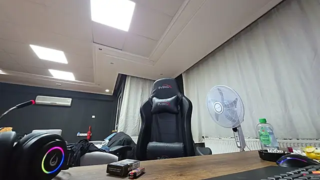 Snapshot of istebenboylebiradamim chatting on 22, 10, 2025 istebenboylebiradamim online show from 22, 10, 2025