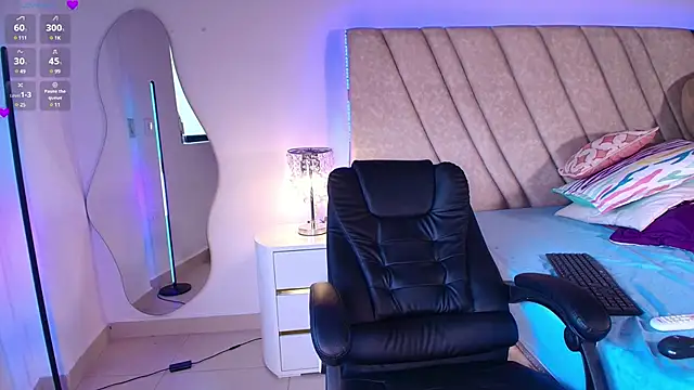 Snapshot of LeahPrada_ chatting on 28, 12, 2024 LeahPrada online show from 28, 12, 2024