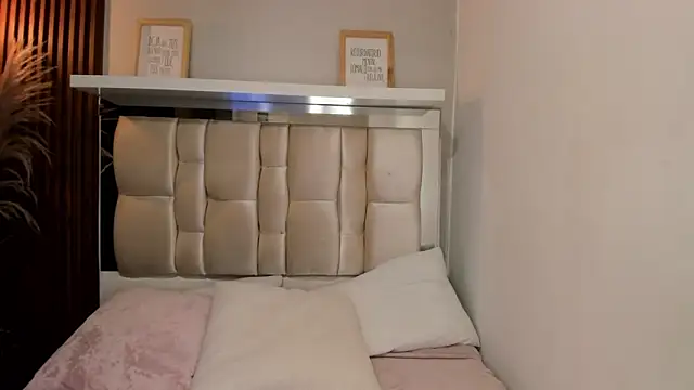 ANTONELLA  ROUSE  online show from 27, 1, 2025