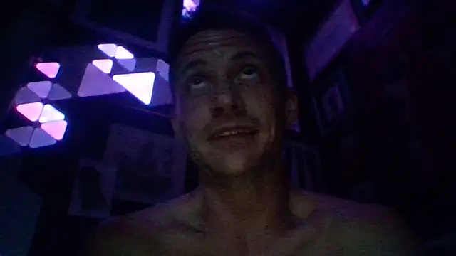 Snapshot of trash4cash chatting on 2, 1, 2025 trash4cash online show from 2, 1, 2025