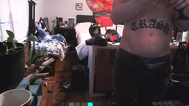 Snapshot of trash4cash chatting on 27, 1, 2025 trash4cash online show from 27, 1, 2025