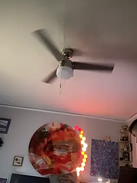 Snapshot of trash4cash chatting on 2, 2, 2025 trash4cash online show from 2, 2, 2025