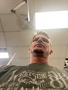 Snapshot of trash4cash chatting on 10, 3, 2025 trash4cash online show from 10, 3, 2025