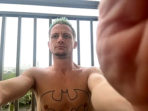 Snapshot of trash4cash chatting on 10, 9, 2025 trash4cash online show from 10, 9, 2025