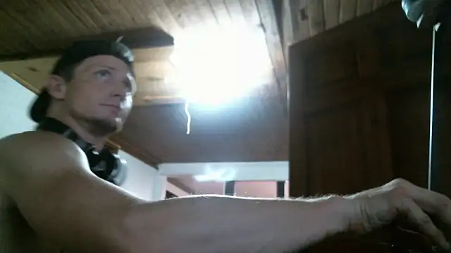 Snapshot of trash4cash chatting on 28, 9, 2025 trash4cash online show from 28, 9, 2025