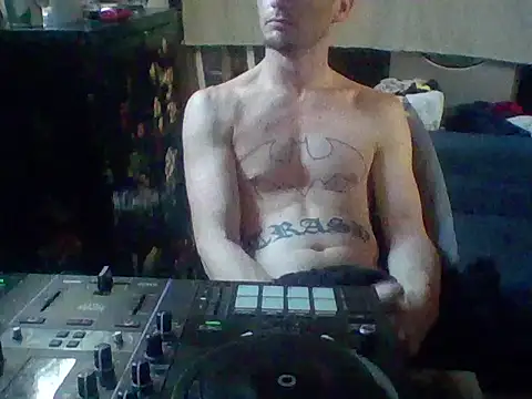 Snapshot of trash4cash chatting on 1, 10, 2025 trash4cash online show from 1, 10, 2025