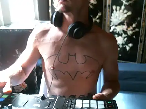 Snapshot of trash4cash chatting on 4, 10, 2025 trash4cash online show from 4, 10, 2025