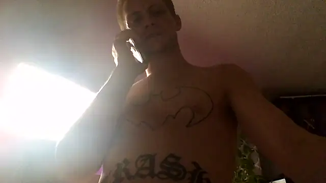 Snapshot of trash4cash chatting on 8, 11, 2025 trash4cash online show from 8, 11, 2025