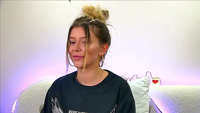 Snapshot of LiliaBianka chatting on 17, 2, 2025 LiliaBianka online show from 17, 2, 2025