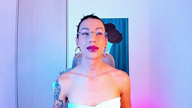 sofiaa grey  online show from 6, 4, 2026