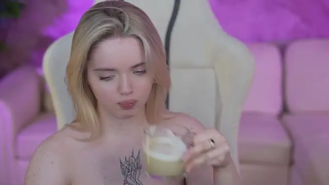 Snapshot of Cassy-Celestial_ chatting on 1, 2, 2025 Cassy-Celestial online show from 1, 2, 2025