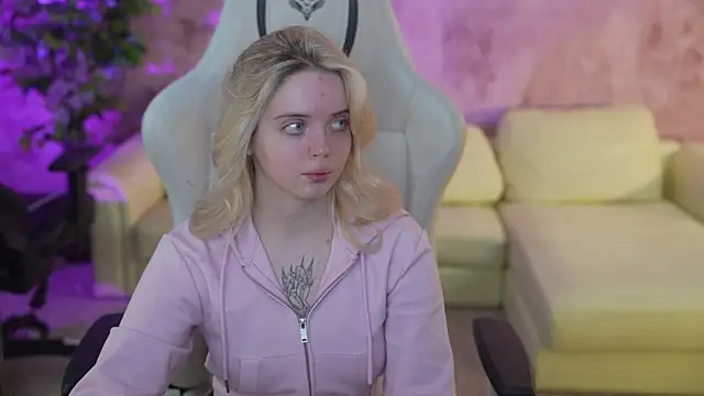 Snapshot of Cassy-Celestial_ chatting on 2, 2, 2025 Cassy-Celestial online show from 2, 2, 2025