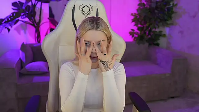 Snapshot of Cassy-Celestial_ chatting on 15, 2, 2025 Cassy-Celestial online show from 15, 2, 2025