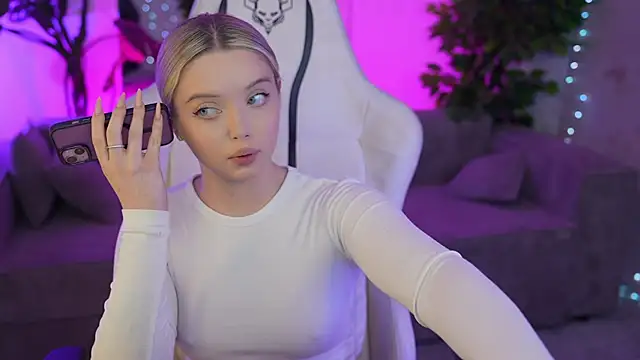 Snapshot of Cassy-Celestial_ chatting on 16, 2, 2025 Cassy-Celestial online show from 16, 2, 2025