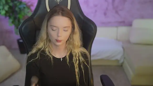 Snapshot of Cassy-Celestial_ chatting on 3, 10, 2025 Cassy-Celestial online show from 3, 10, 2025