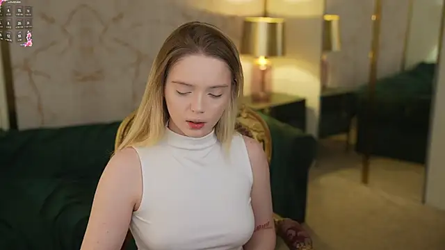 Snapshot of Cassy-Celestial_ chatting on 25, 10, 2025 Cassy-Celestial online show from 25, 10, 2025