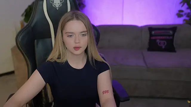 Snapshot of Cassy-Celestial_ chatting on 8, 11, 2025 Cassy-Celestial online show from 8, 11, 2025