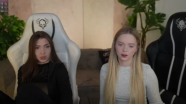 Snapshot of Cassy-Celestial_ chatting on 28, 11, 2025 Cassy-Celestial online show from 28, 11, 2025