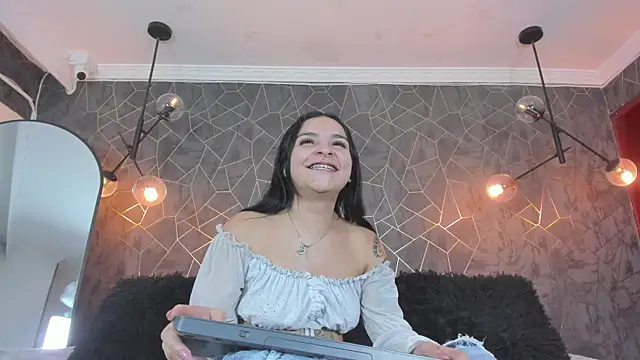 leigh-angels online show from 3, 6, 2026