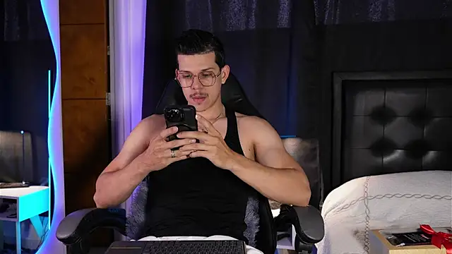 Snapshot of MarcoSullivan chatting on 21, 5, 2026 MarcoSullivan online show from 21, 5, 2026