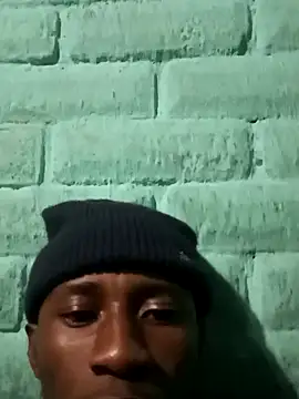 HandsomeBuoyy21 online show from 6, 4, 2026