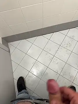 Snapshot of _themask_ chatting on 11, 11, 2025 themask online show from 11, 11, 2025