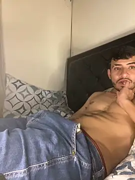 Snapshot of tom_thick chatting on 6, 12, 2024 tom thick online show from 6, 12, 2024