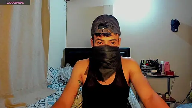 Snapshot of tom_thick chatting on 17, 12, 2024 tom thick online show from 17, 12, 2024