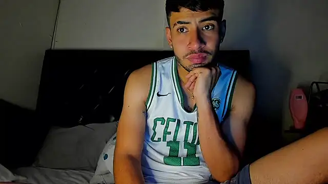 Snapshot of tom_thick chatting on 10, 3, 2025 tom thick online show from 10, 3, 2025