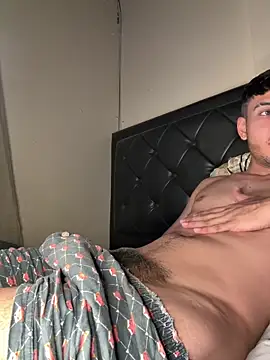 Snapshot of tom_thick chatting on 12, 3, 2025 tom thick online show from 12, 3, 2025