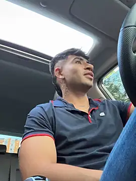 Snapshot of tom_thick chatting on 18, 10, 2025 tom thick online show from 18, 10, 2025