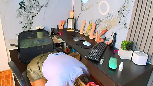 Snapshot of AlixLong chatting on 27, 9, 2025 AlixLong online show from 27, 9, 2025