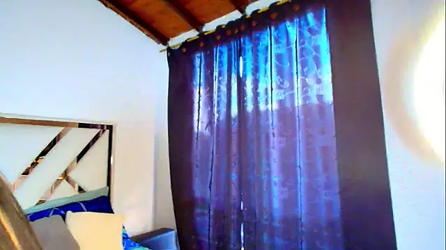 Snapshot of AlixLong chatting on 8, 11, 2025 AlixLong online show from 8, 11, 2025