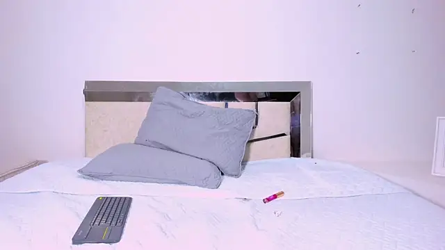 LaurenSnow online show from 1, 3, 2025