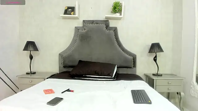 LaurenSnow online show from 13, 1, 2026