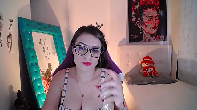 Snapshot of esmeraldaa230 chatting on 26, 9, 2025 esmeraldaa230 online show from 26, 9, 2025