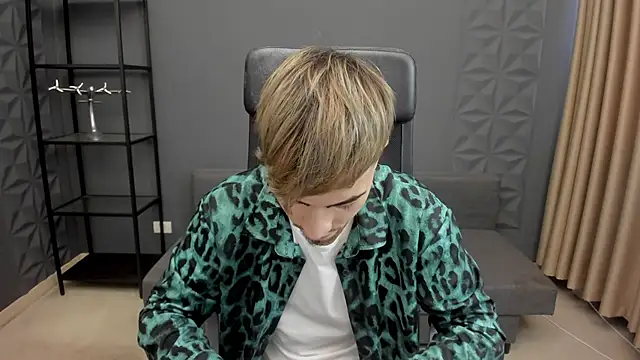 Snapshot of BrandonTate chatting on 22, 11, 2025 BrandonTate online show from 22, 11, 2025